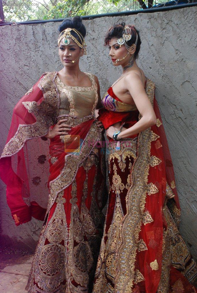 Carol Gracias, Diandra Soares at Rohit Verma's his newest collection Vrindavan on 14th Aug 2014