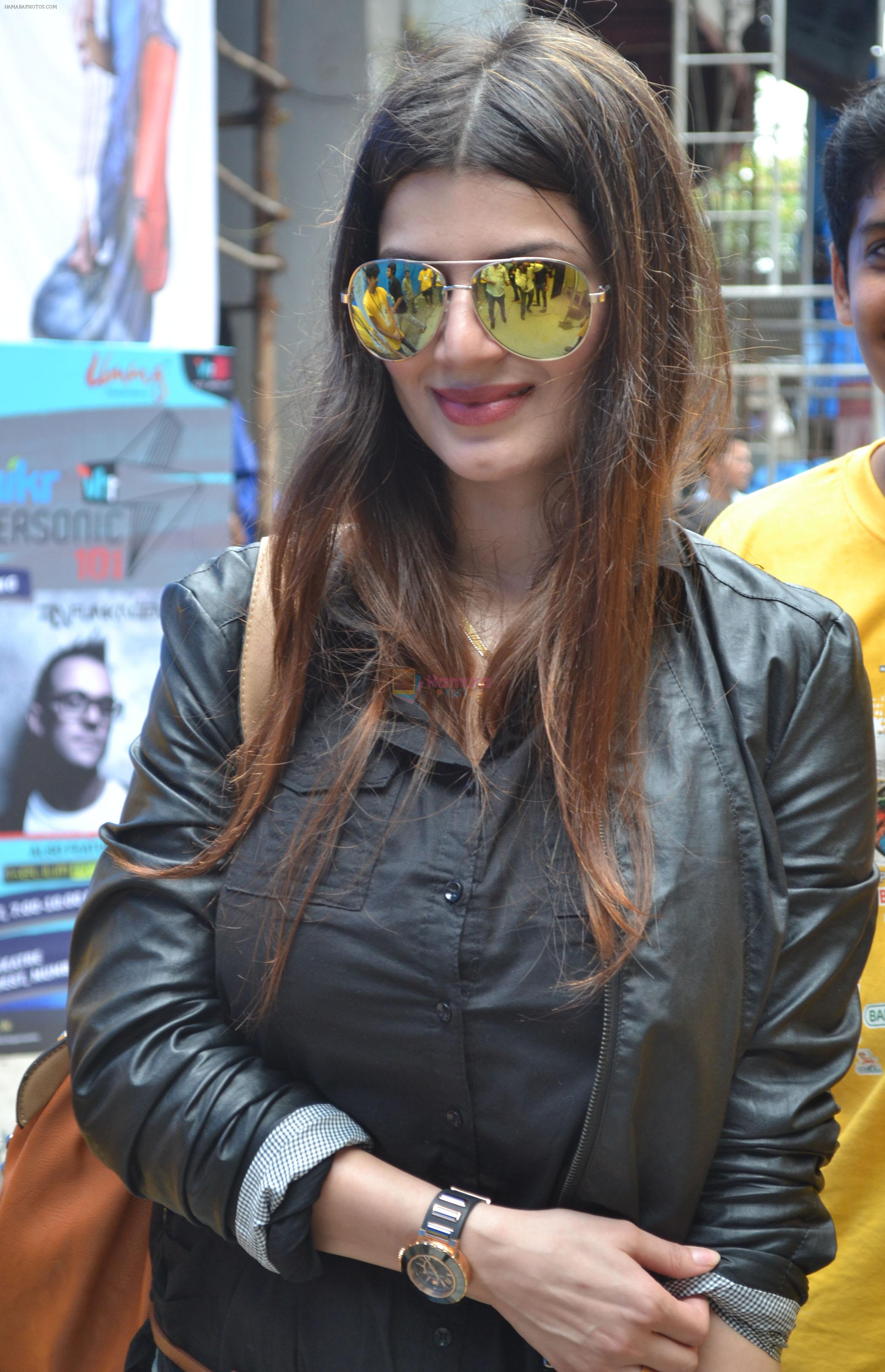 Kainaat Arora at the Umang college Festive 2014 launch.12