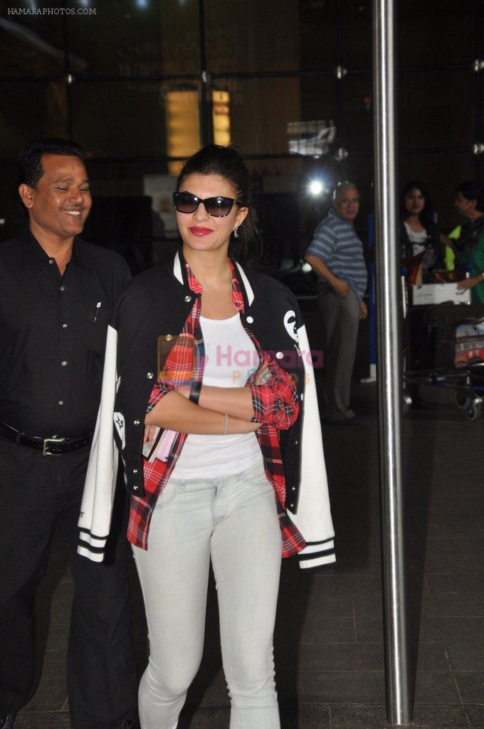 Jacqueline Fernandez snapped at airport in Mumbai on 16th Aug 2014