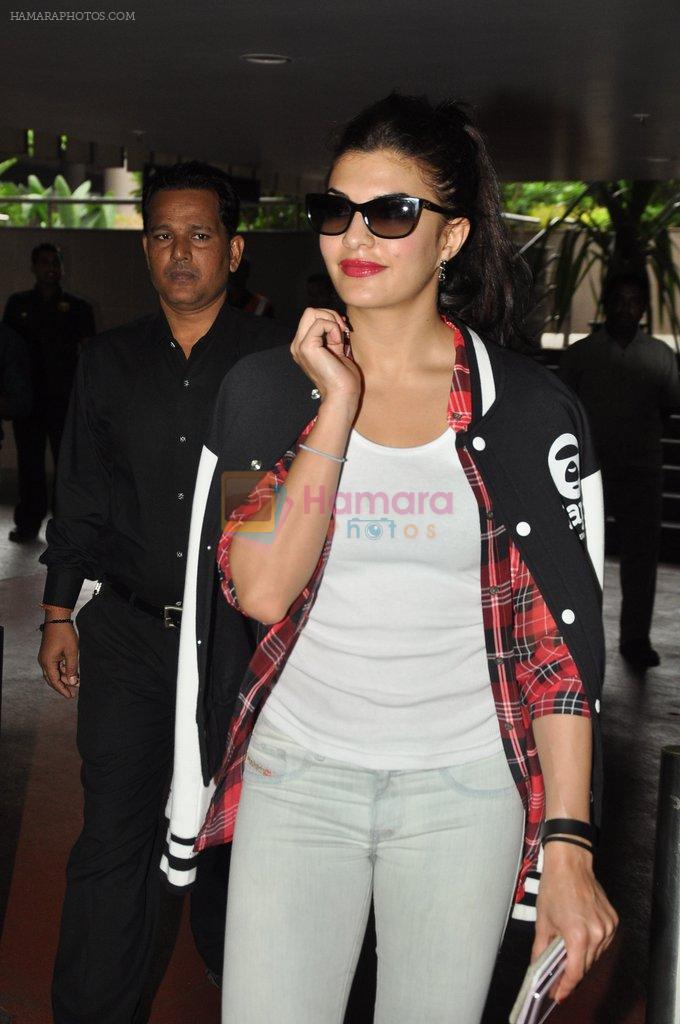 Jacqueline Fernandez snapped at airport in Mumbai on 16th Aug 2014