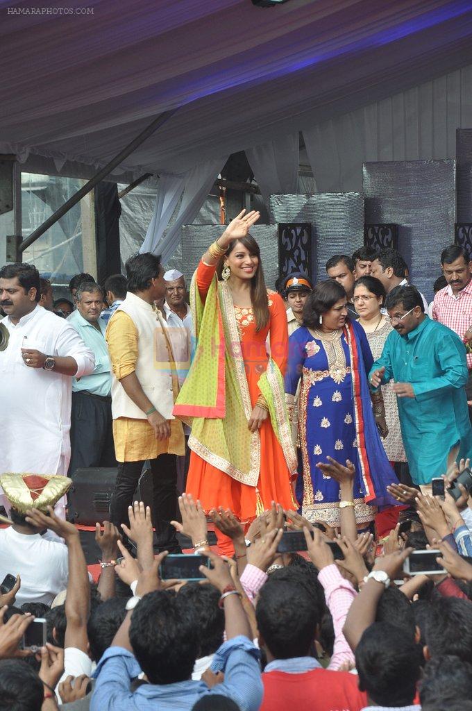 Bipasha Basu at Ram Kadam Dahi Handi in Mumbai on 18th Aug 2014