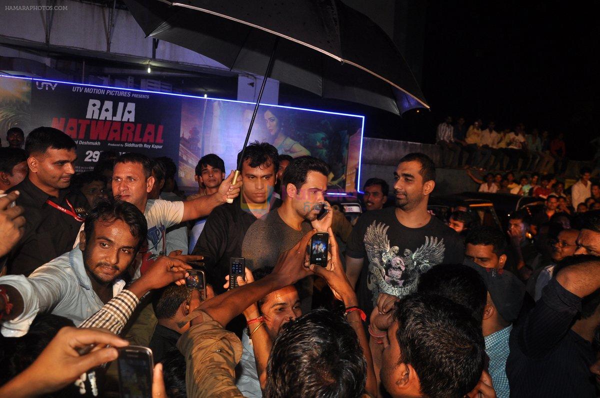 Emraan Hashmi, Kunal Deshmukh at Raja Natwarlal special screening for Rickshaw Drivers in Mumbai on 23rd Aug 2014
