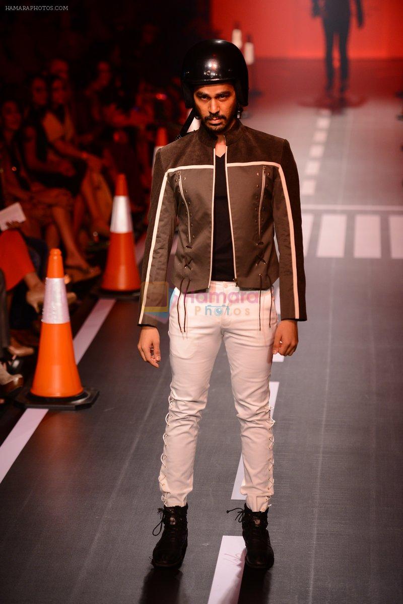 Model walk the ramp for Arjun Khanna at LFW 2014 Day 5 on 23rd Aug 2014