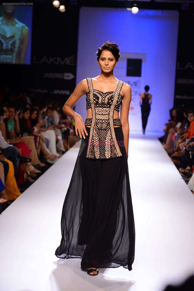 Model walk the ramp for Sonaakshi Raaj at LFW 2014 Day 6 on 24th Aug 2014