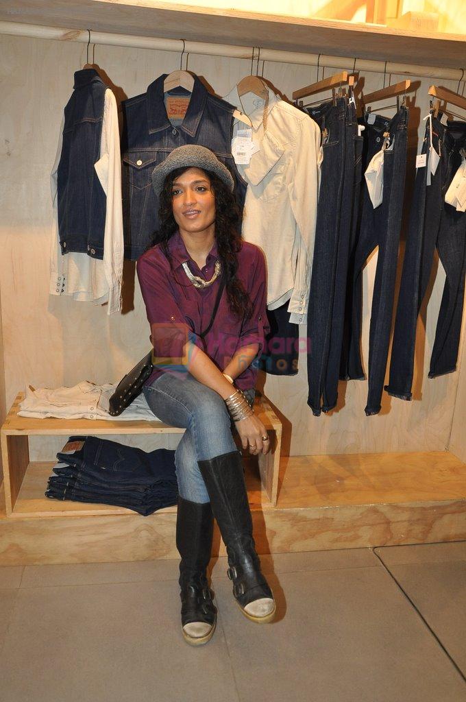Sandhya Mridul at Levis Khadi Collection Launch in Khar on 26th Aug 2014