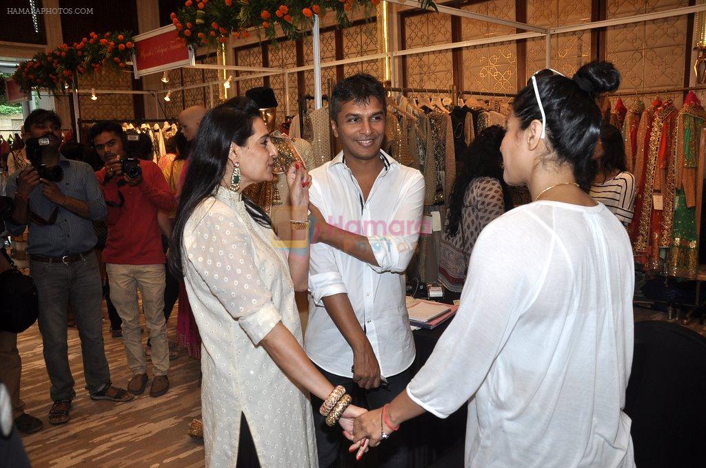 Kajol, Vikram Phadnis, Mana Shetty at Araish in Four Seasons on 26th Aug 2014