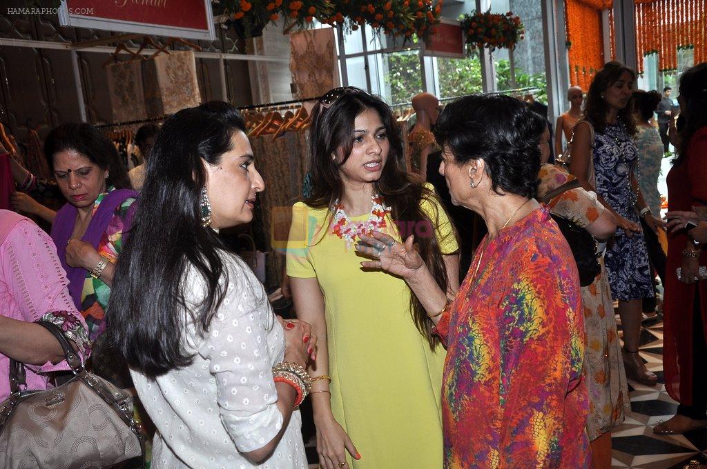 Tanuja, Tanisha Mukherjee, Mana Shetty at Araish in Four Seasons on 26th Aug 2014