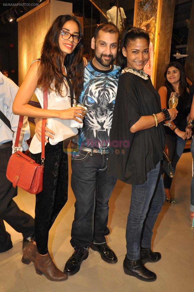 Carol Gracias at Levis Khadi Collection Launch in Khar on 26th Aug 2014