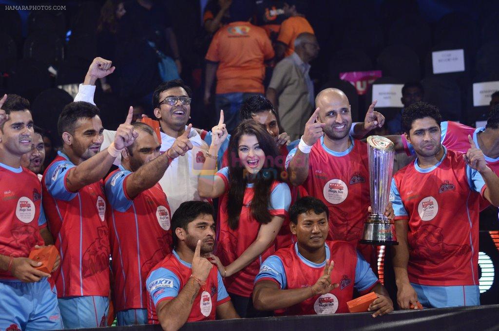 Aishwarya Rai Bachchan at Pro Kabaddi grand finale in Mumbai on 31st Aug 2014
