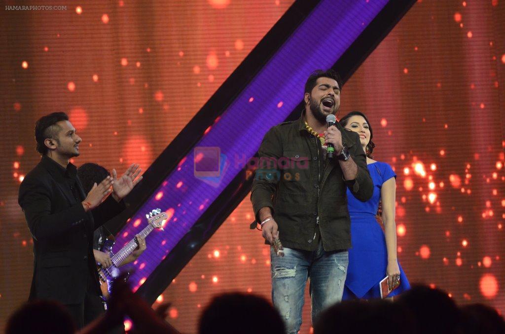 Gauhar Khan, Yo Yo Honey Singh on the sets of Raw stars in Filmcity, Mumbai on 1st Sept 2014