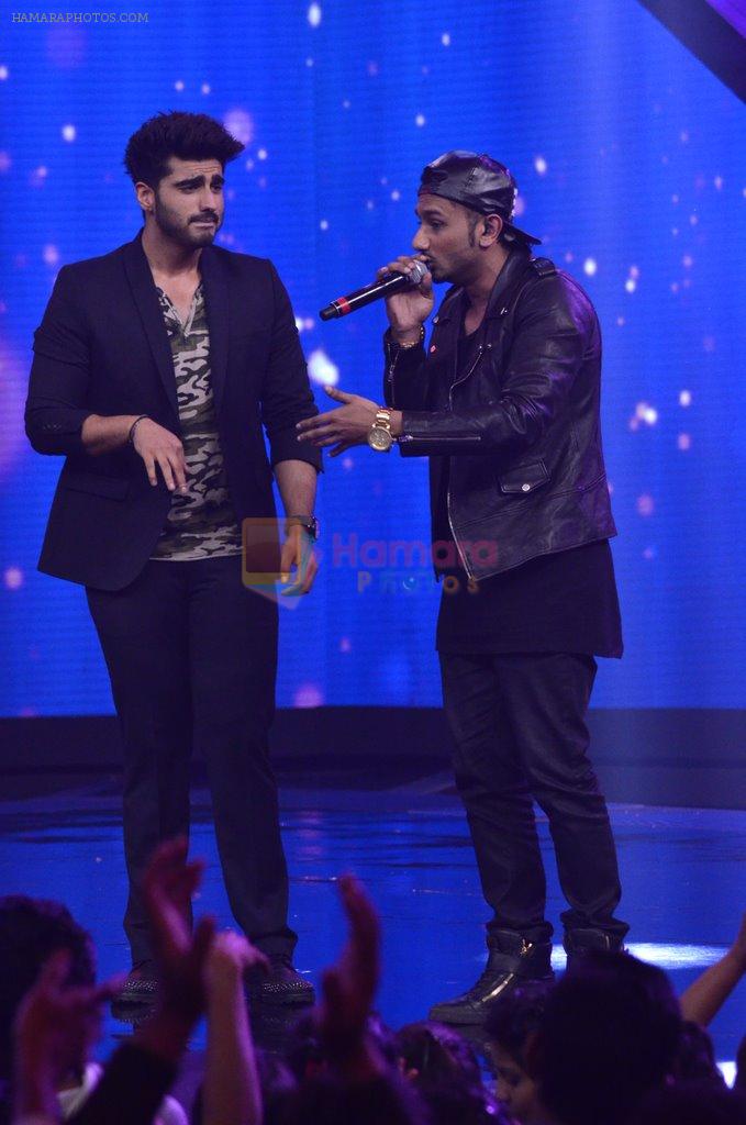 Arjun Kapoor, Yo Yo Honey Singh on the sets of Raw Stars in Mumbai on 8th Sept 2014