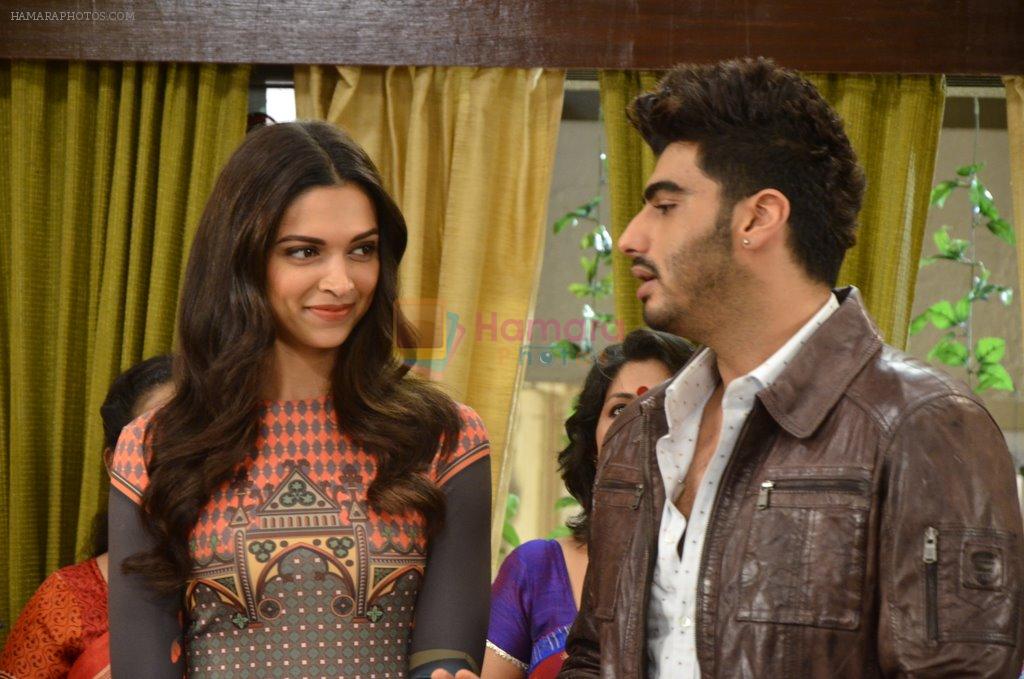 Arjun Kapoor and Deepika Padukone on the sets of Star Plus serial in Chandivili on 9th Sept 2014