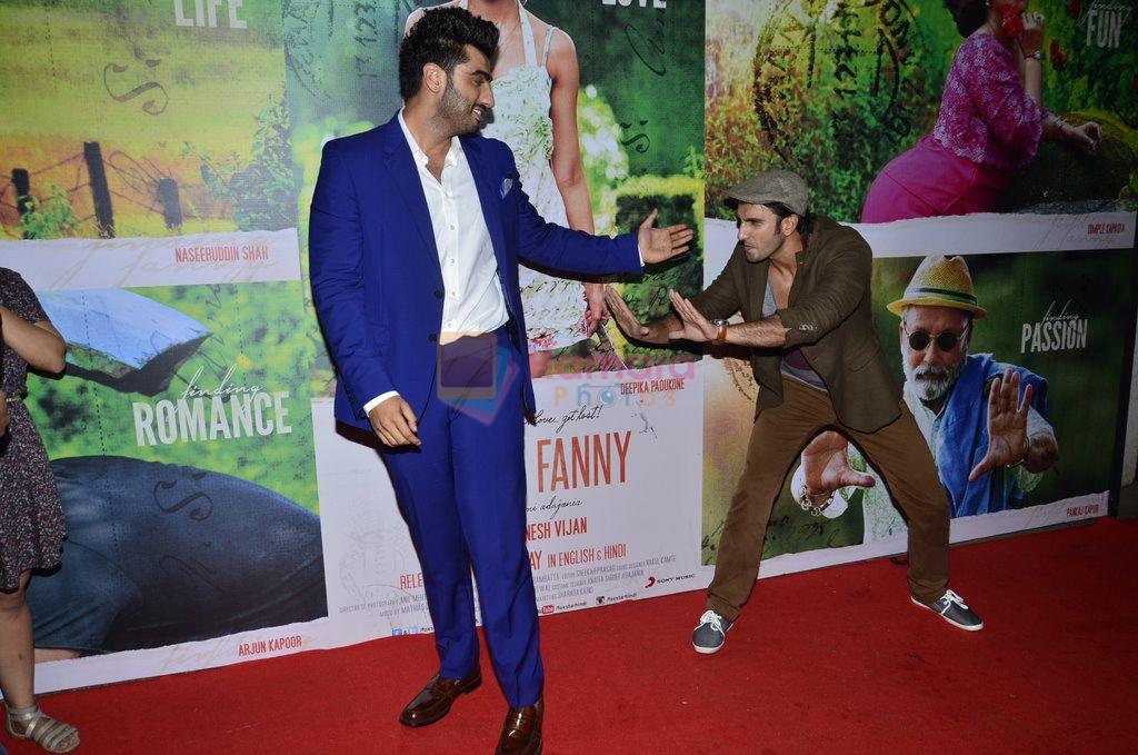 Arjun Kapoor, Ranveer Singh at Finding Fanny screening for Big B in Sunny Super Sound on 10th Sept 2014