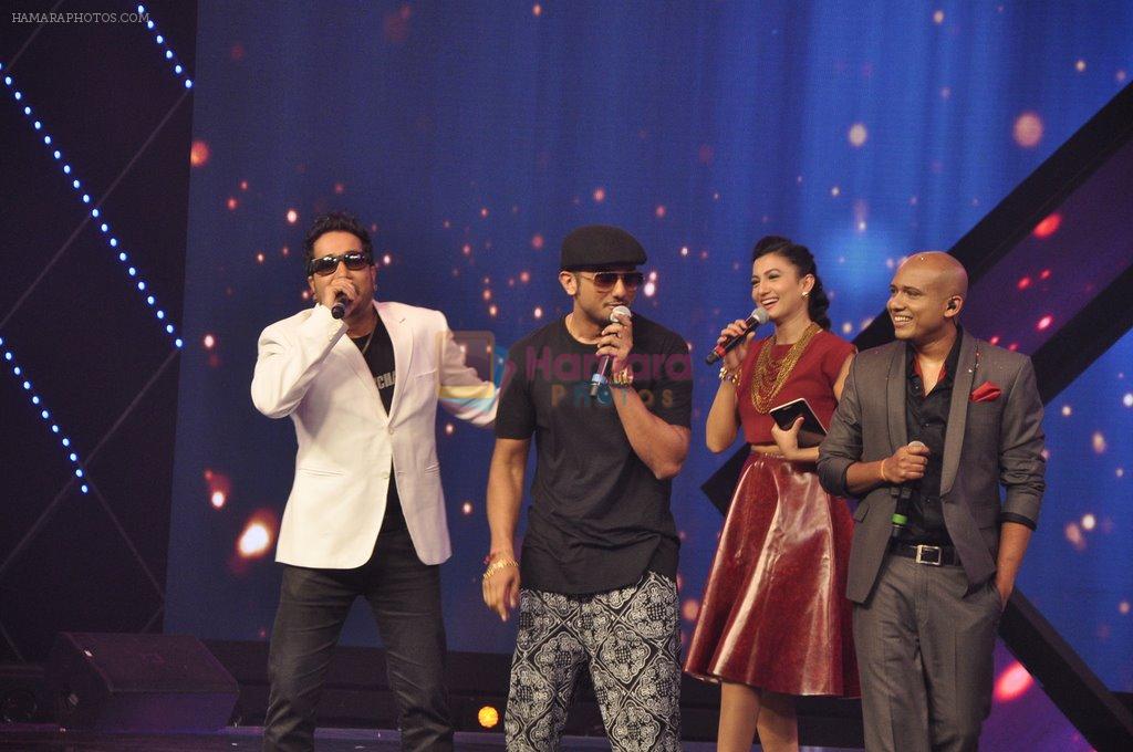 Yo Yo Honey Singh, Mika Singh, Gauhar Khan on the sets of Raw Star in Mumbai on 15th Sept 2014