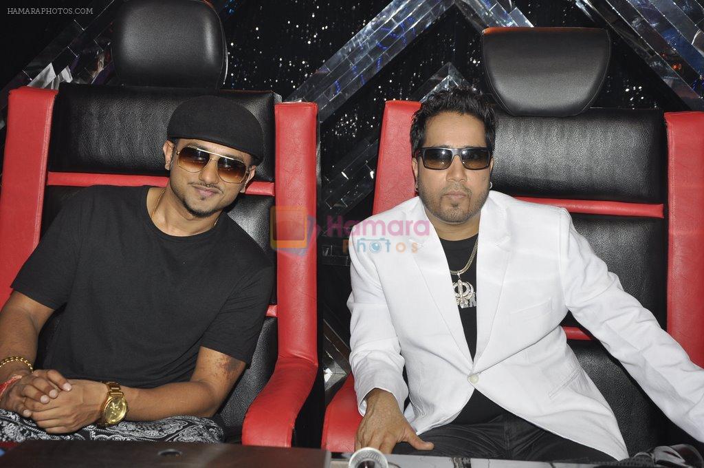 Yo Yo Honey Singh, Mika Singh on the sets of Raw Star in Mumbai on 15th Sept 2014