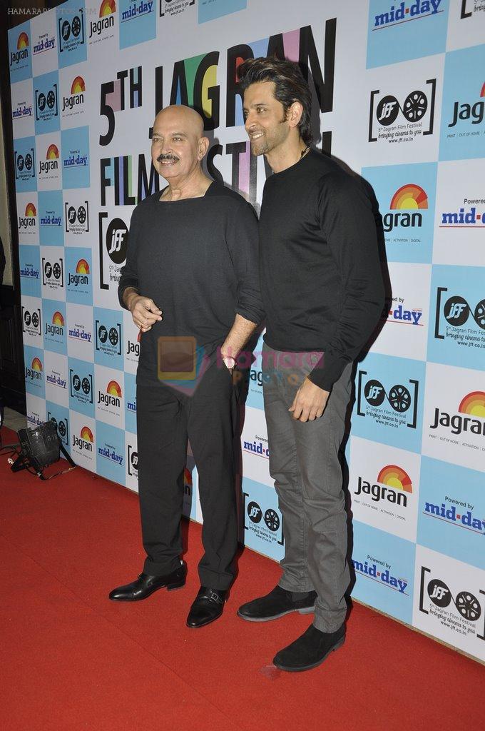 Hrithik Roshan, Rakesh Roshan at Jagran Film fest in Taj Lands End on 14th Sept 2014