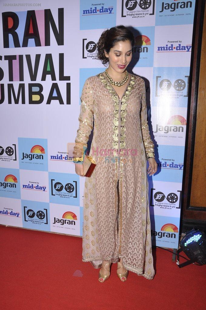 Sophie Choudry at Jagran Film fest in Taj Lands End on 14th Sept 2014
