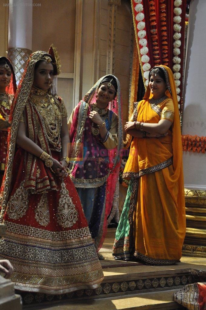 Roshni Walia at Maharana Pratap Singh wedding scene on location in Filmcity on 17th Sept 2014