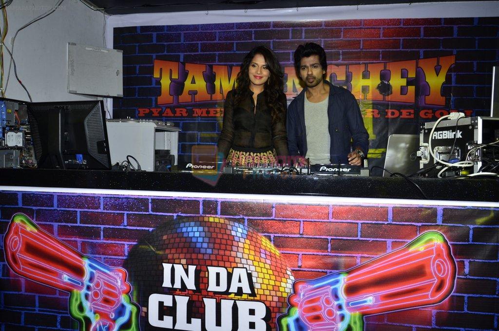 Richa Chadda, Nikhil Dwivedi at Tamanchey promotions in F Bar on 17th Sept 2014
