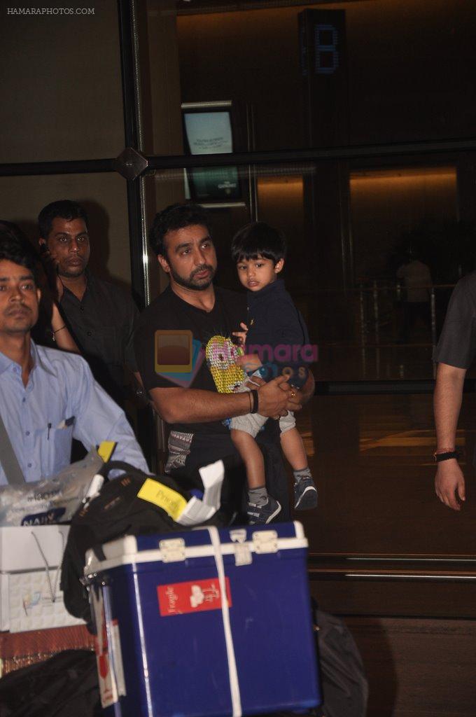 Raj Kundra and son in International Airport on 20th Sept 2014