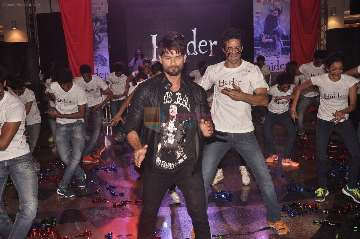 Shahid Kapur unveil Haider Song with Flash mob in Mumbai on 19th Sept 2014