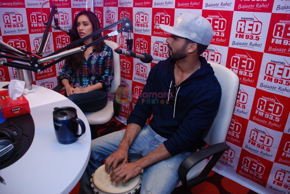 Shahid Kapur and Shraddha Kapoor at Red FM in Lower Parel, Mumbai on 19th Sept 2014