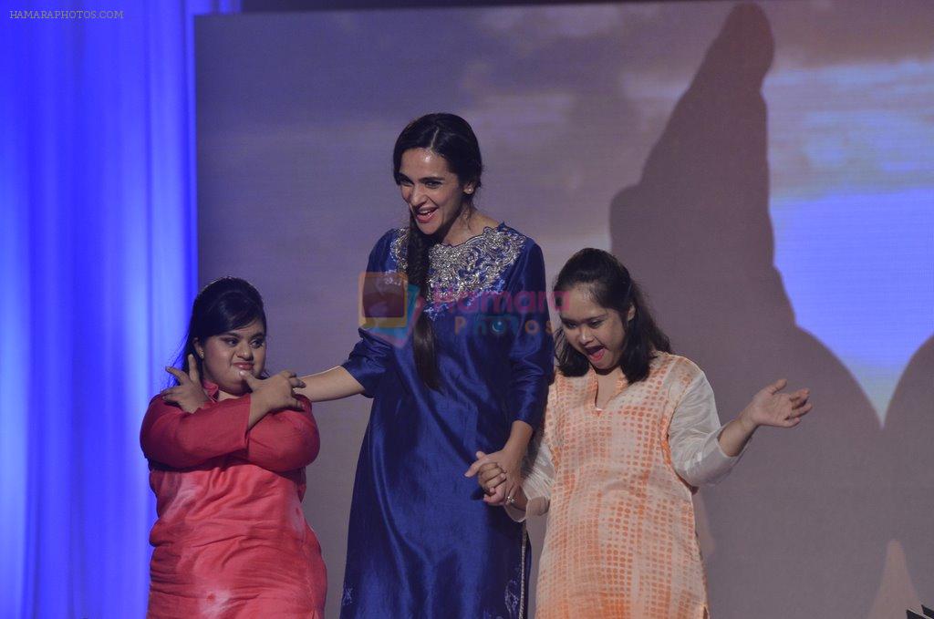 Tara Sharma at Krishna Mehta show for SPJ Sadhana school in Sophia College on 24th Sept 2014