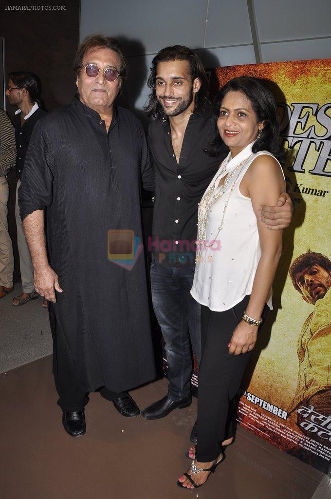 Vinod Khanna, Akhil Kapur at Desi Kattey premiere in Fun on 25th Sept 2014