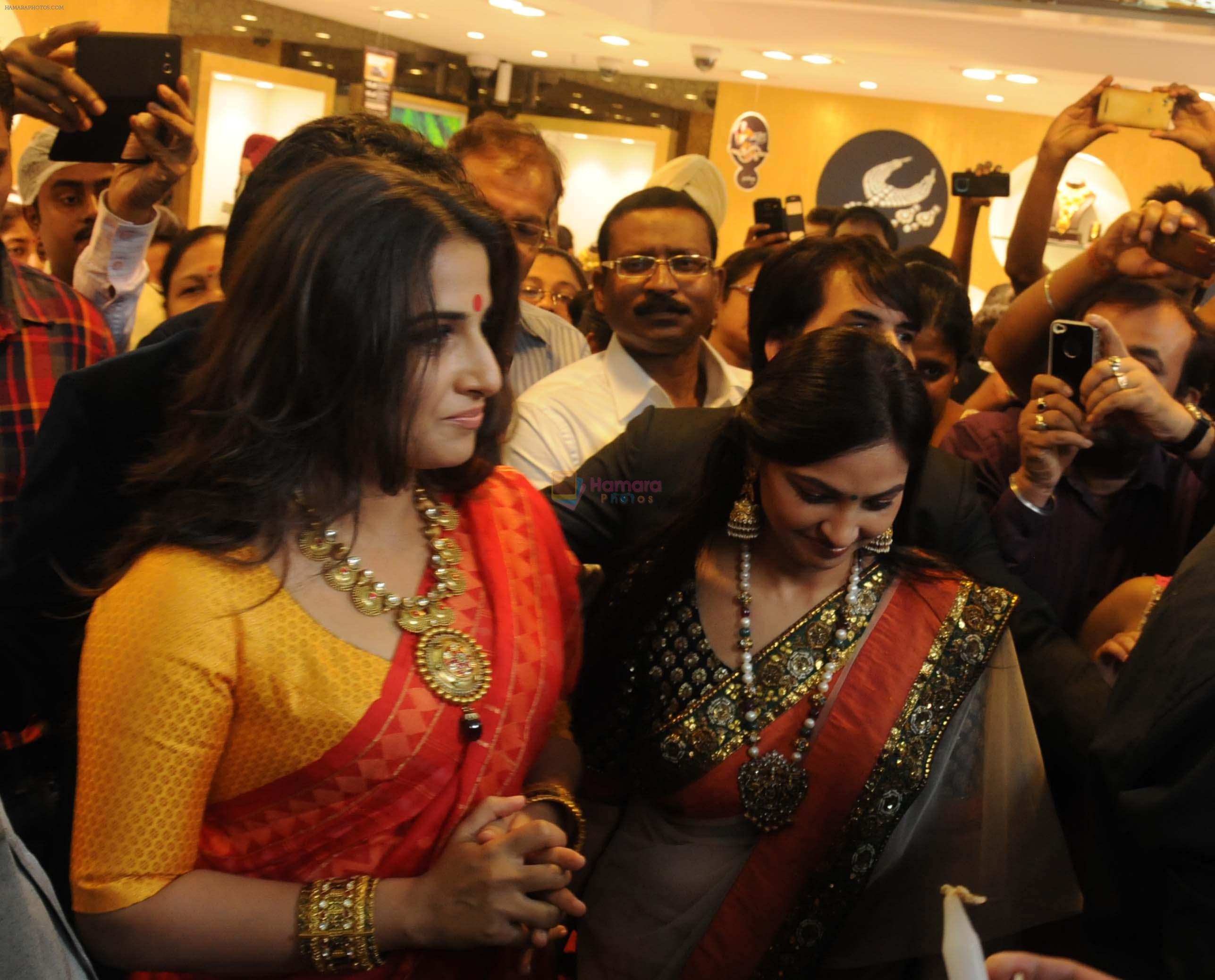 Vidya Balan snapped in Kolkatta for PC Jewellers launch on 25th Sept 2014