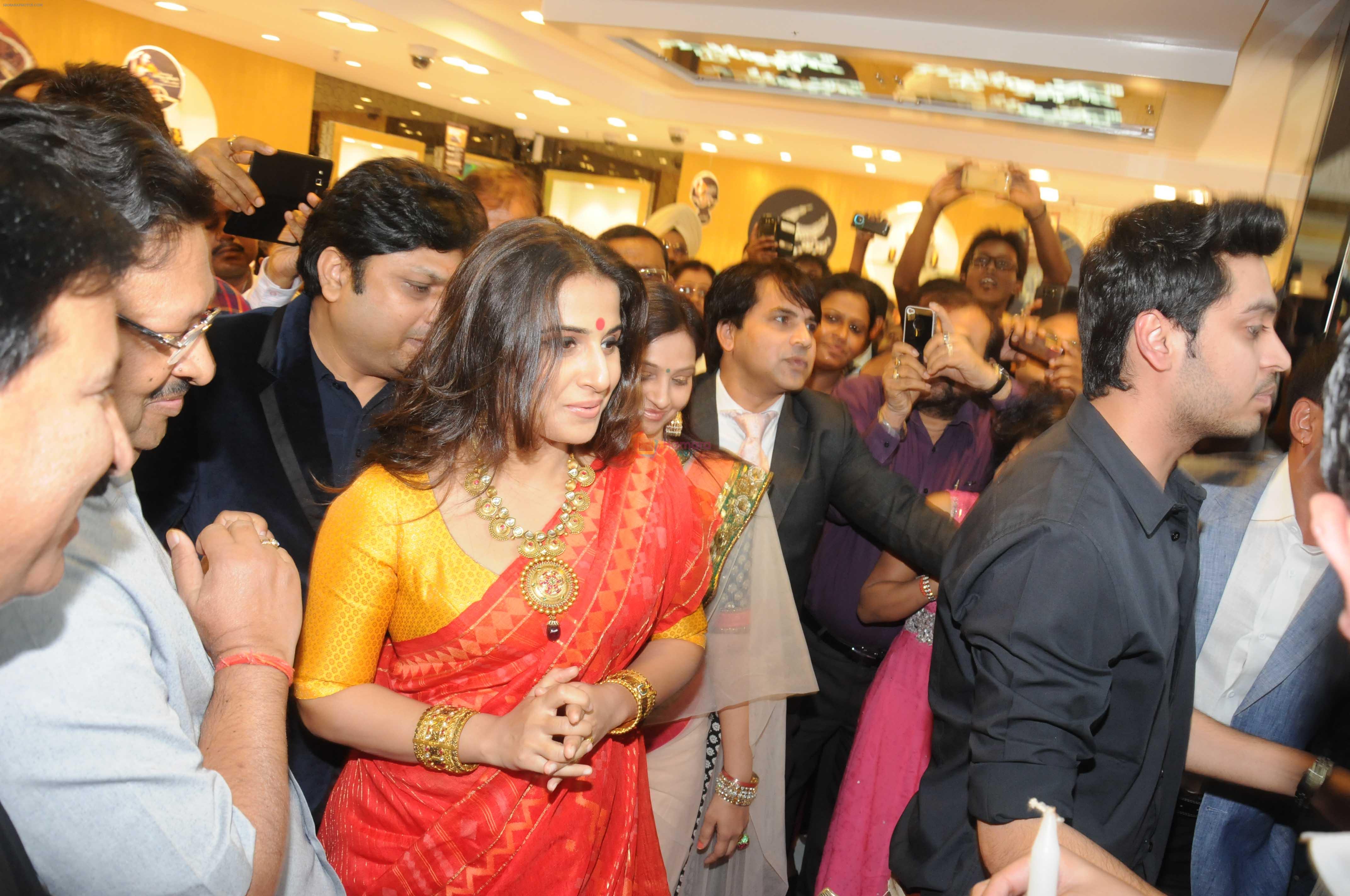 Vidya Balan snapped in Kolkatta for PC Jewellers launch on 25th Sept 2014