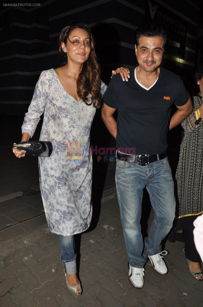 Gauri Khan, Sanjay Kapoor at Sanjay Kapoor's bash for his mom in Mumbai on 26th Sept 2014