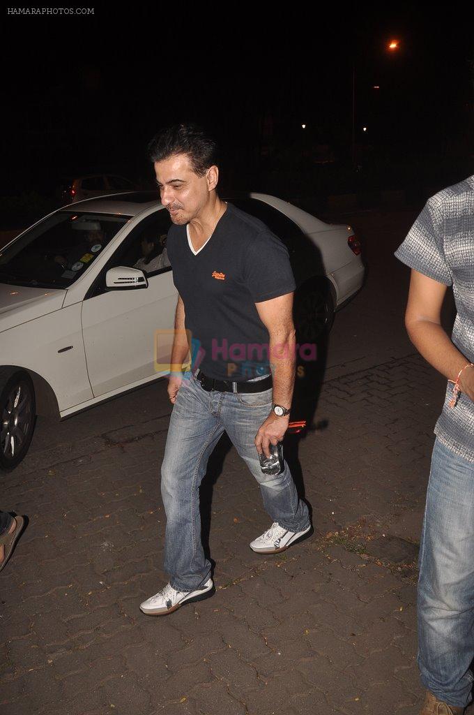 Sanjay Kapoor's bash for his mom in Mumbai on 26th Sept 2014