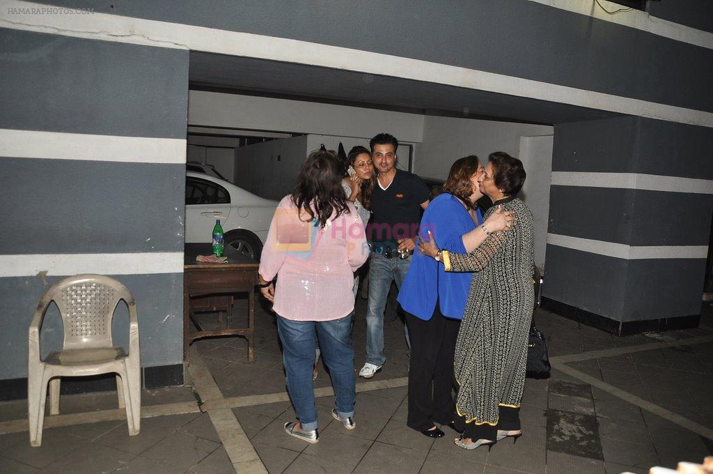 Gauri Khan, Reema Jain, Sanjay Kapoor at Sanjay Kapoor's bash for his mom in Mumbai on 26th Sept 2014