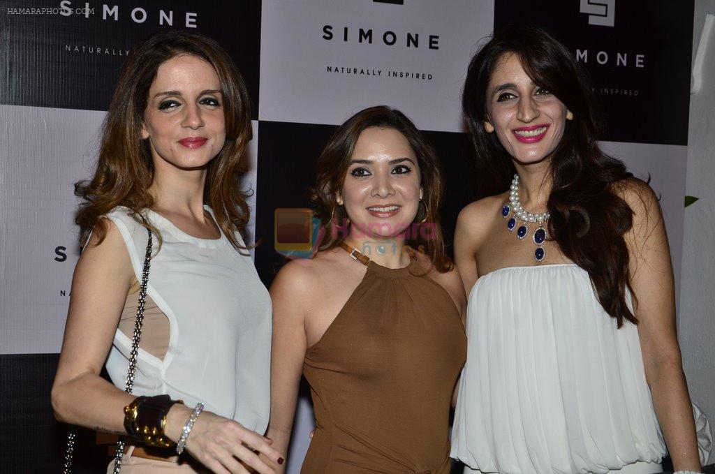 Suzanne Khan, Farah Ali Khan at Simone store launch in Mumbai on 26th Sept 2014