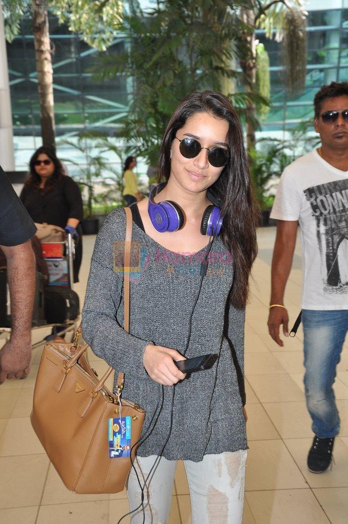 Shraddha Kapoor snapped at airport in Mumbai on 27th Sept 2014