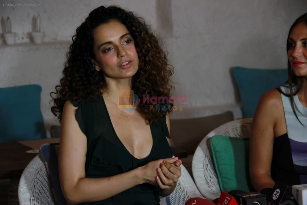 Kangana Ranaut snapped at Olive in Mumbai on 29th Sept 2014