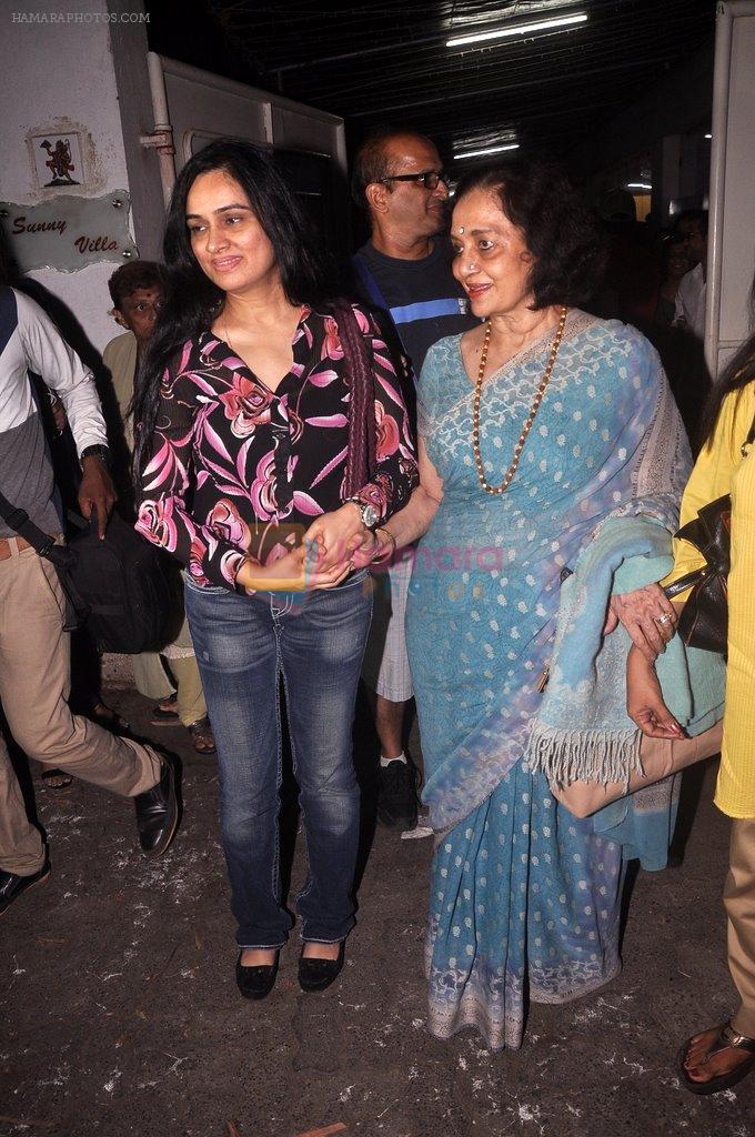 Asha Parekh, Padmini Kolhapure at Haider screening in Sunny Super Sound on 29th Sept 2014
