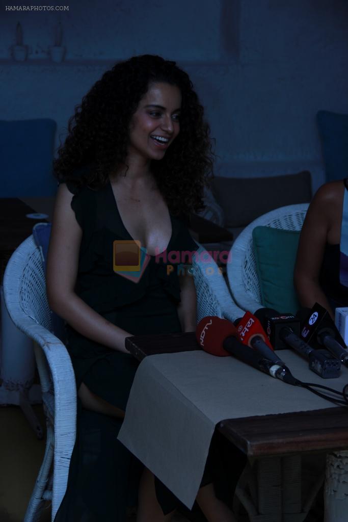 Kangana Ranaut snapped at Olive in Mumbai on 29th Sept 2014