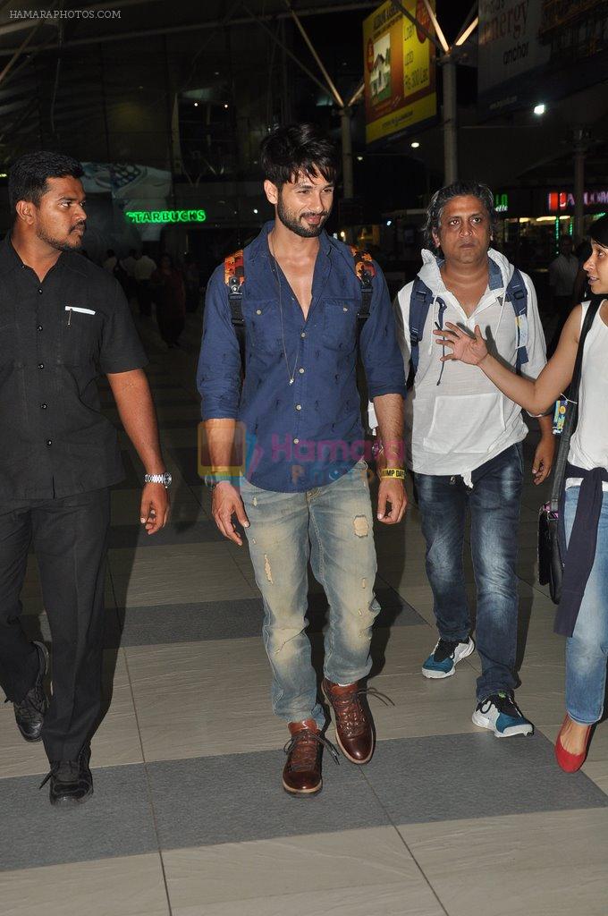 Shahid Kapur snapped at airport in Mumbai on 29th Sept 2014