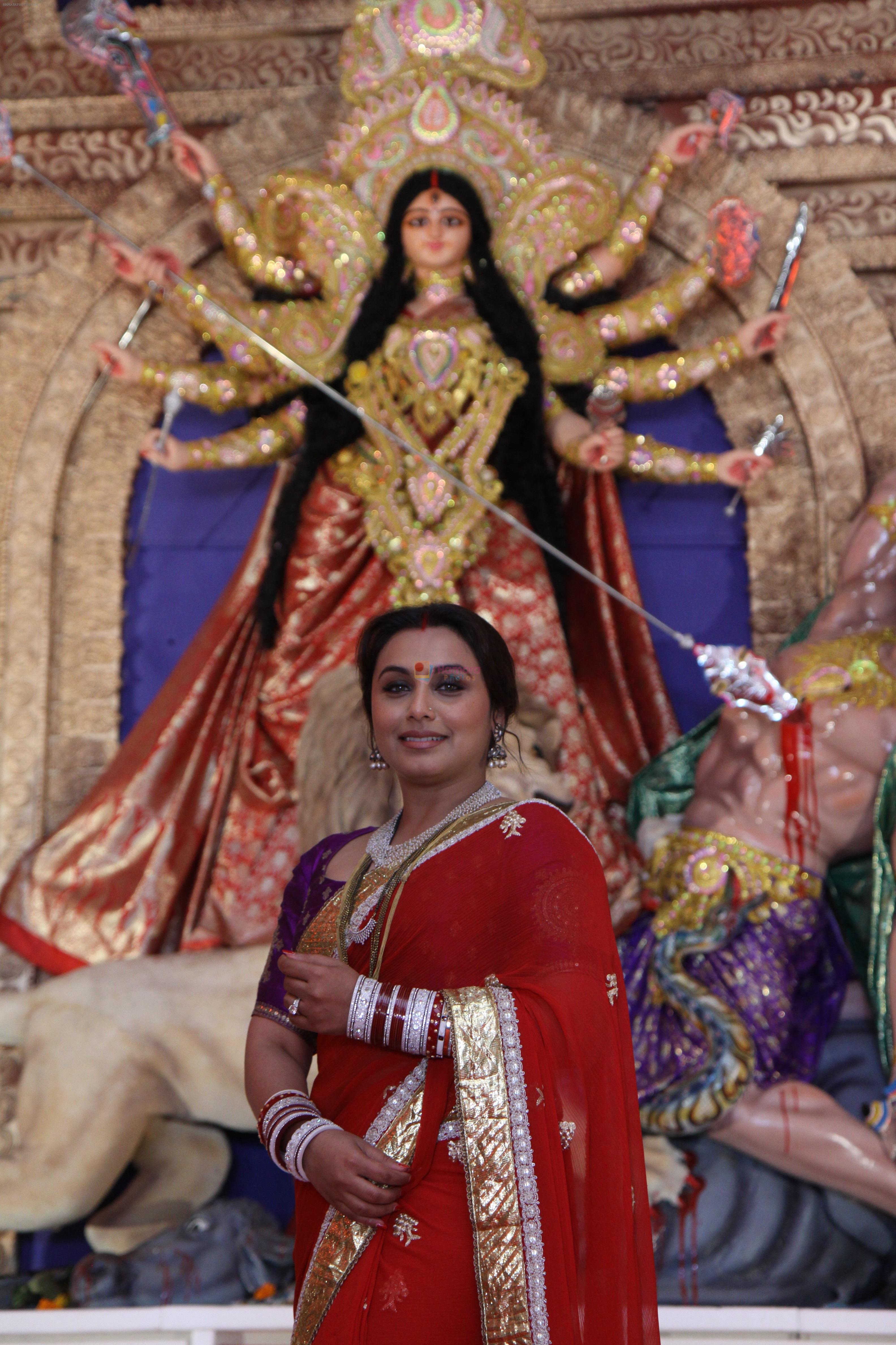 Rani Mukerji wishes all a very happy Durga Pujo on 29th Sept 2014