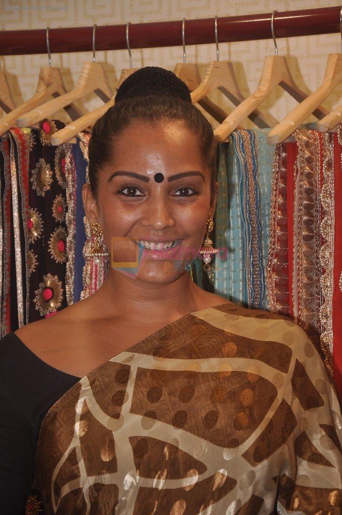 Meghna Naidu at Ushma Vaidya presented her festive collection in Dvar, Juhu, Mumbai on 7th Oct 2014