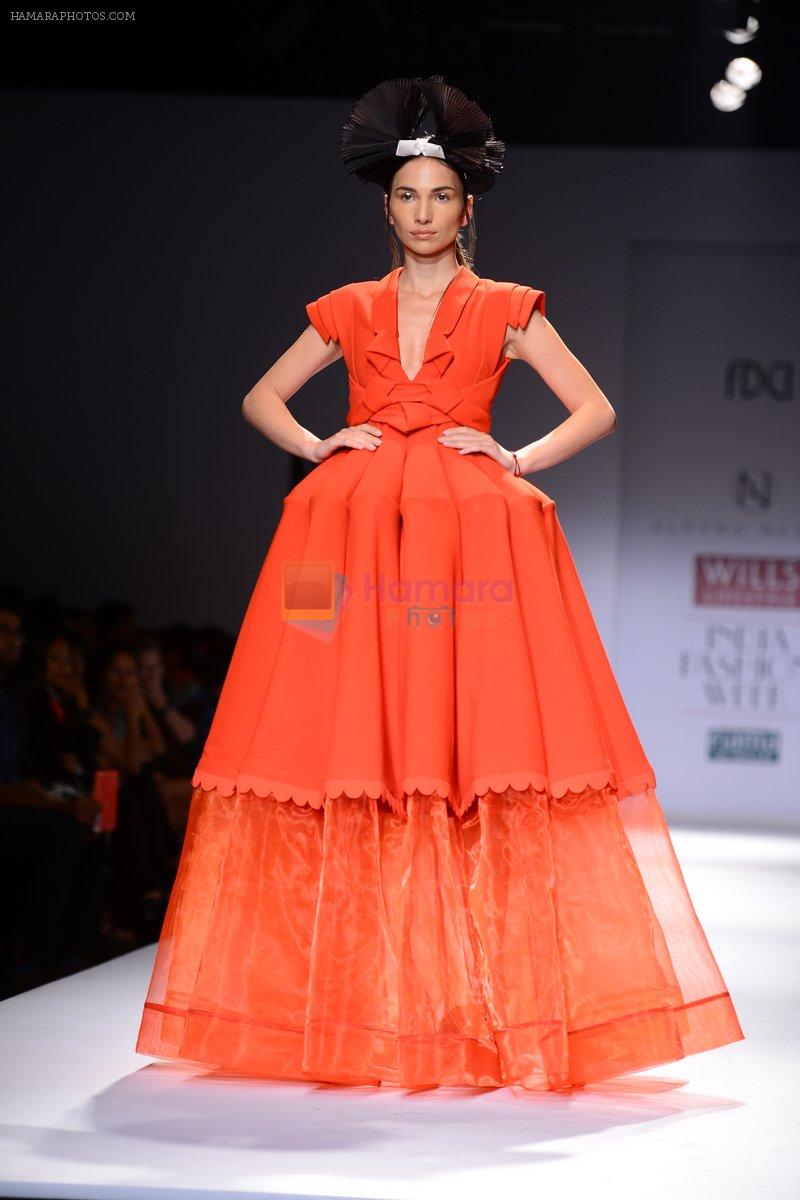 Model walk the ramp for Alpana Neeraj Show on wills day 1 on 8th Oct 2014