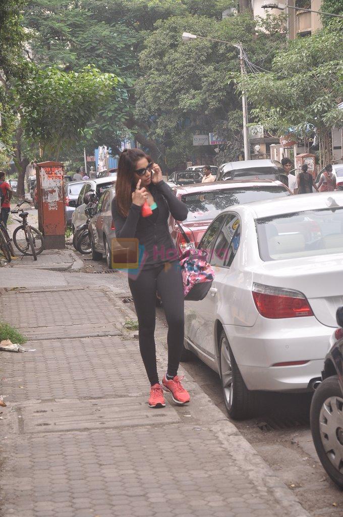 Bipasha Basu snapped post her workout in Bandra, Mumbai on 7th Oct 2014