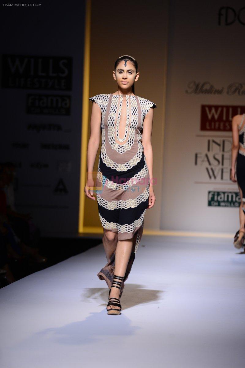 Model walk the ramp for Malini Ramani Show on wills day 2 on 9th Oct 2014