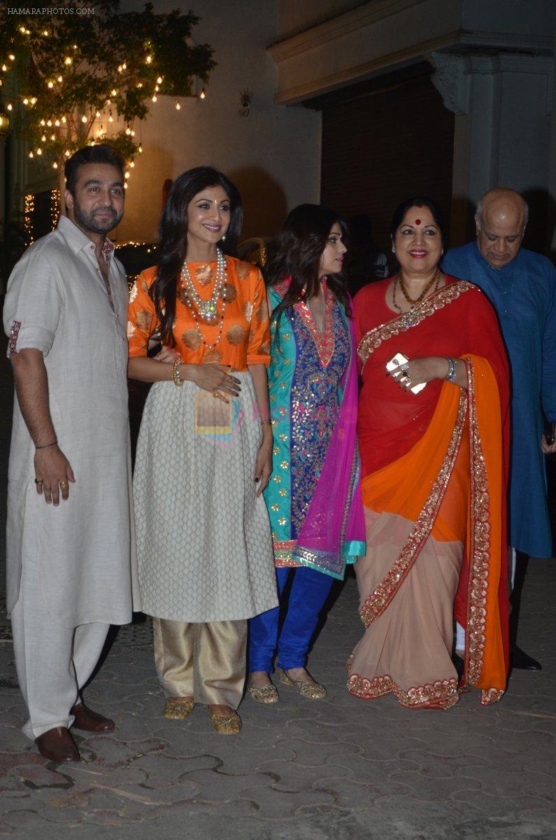 Shilpa Shetty, Raj Kundra, Shamita Shetty, Sunanda Shetty at Shilpa Shetty's Diwali Bash in Mumbai on 19th Oct 2014