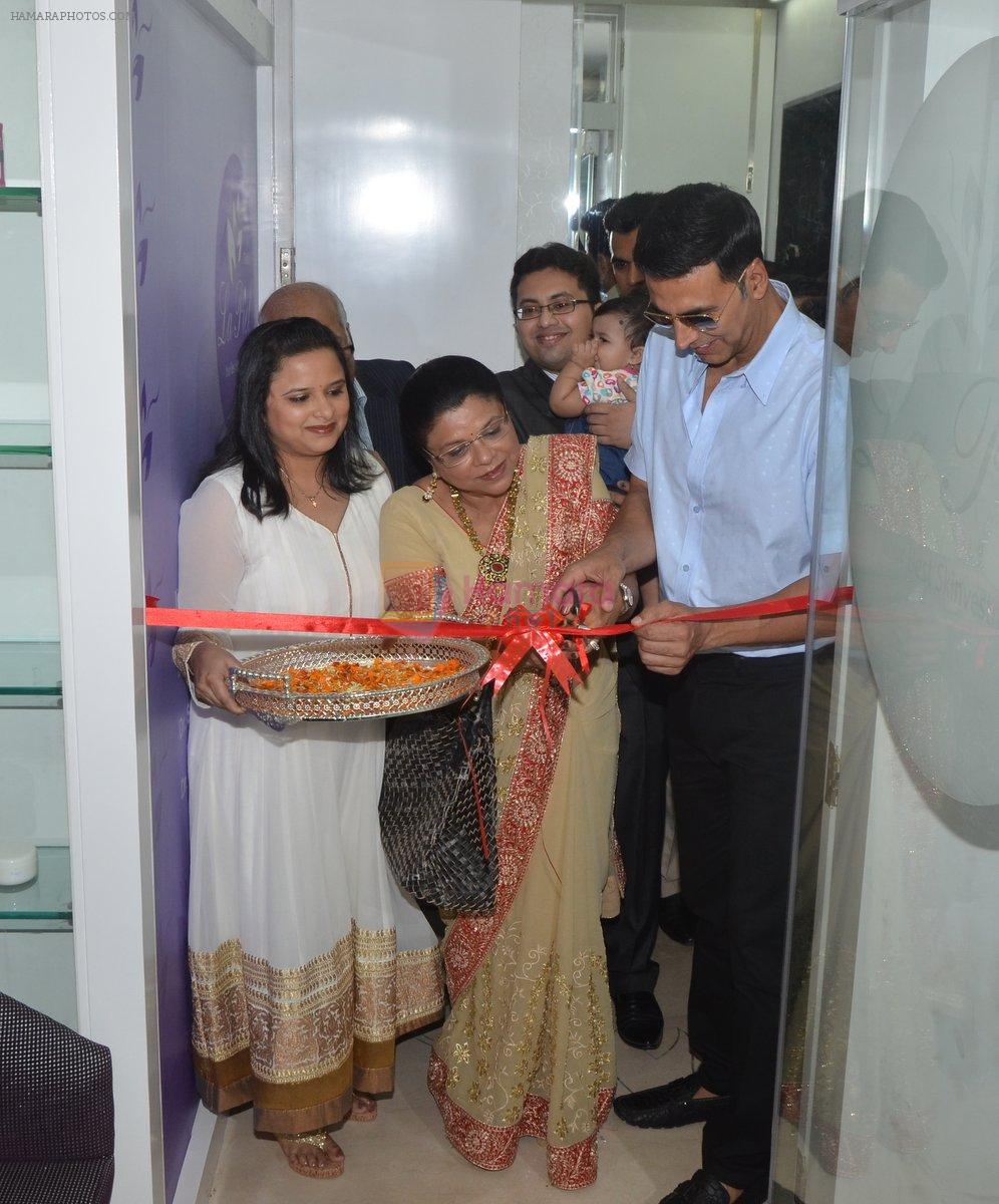 Akshay Kumar inaugurated Dr. Trasi's _La Piel_ Clinic in Mumbai on 19th Oct 2014
