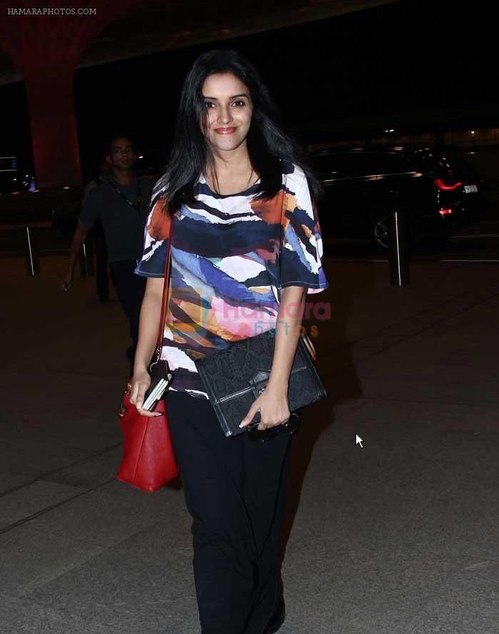 Asin Thottumkal snapped at Airport