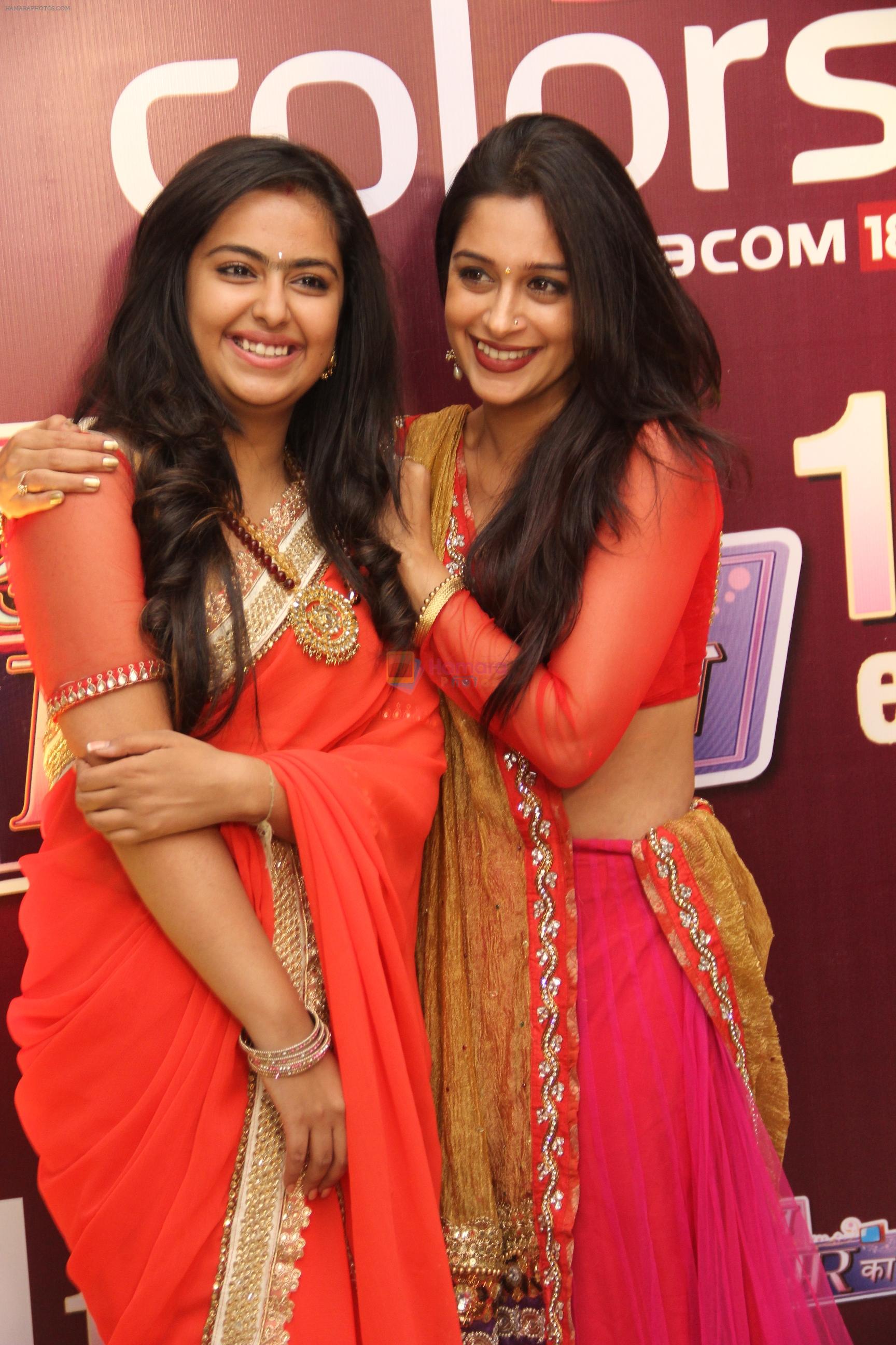 Roli aka Avika Gor with Simar aka Deepika Samson   at the celebration of Sasural Simar Ka 1000 episode completion