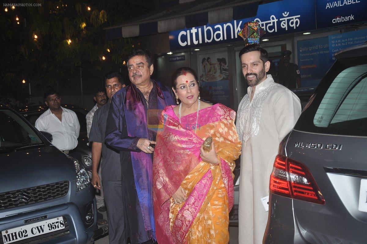 Poonam Sinha, Shatrughan Sinha, Luv Sinha at Amitabh Bachchan and family celebrate Diwali in style on 23rd Oct 2014