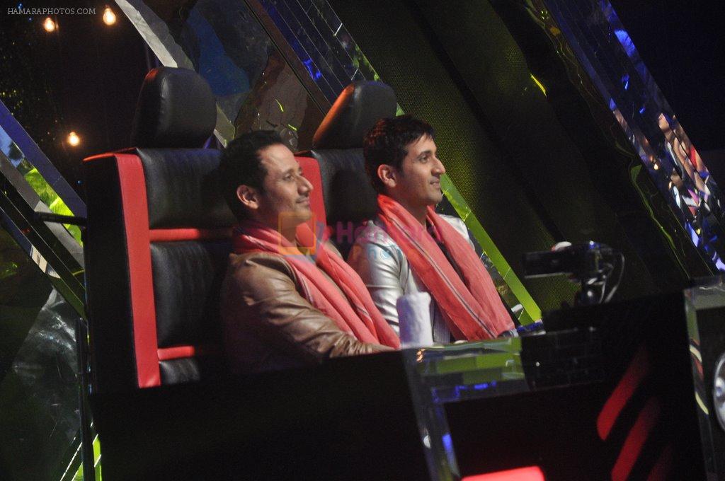 Manmeet Gulzar, Harmeet Gulzar on the sets of India's Raw Star on Star Plus in Filmcity, Mumbai on 27th Oct 2014
